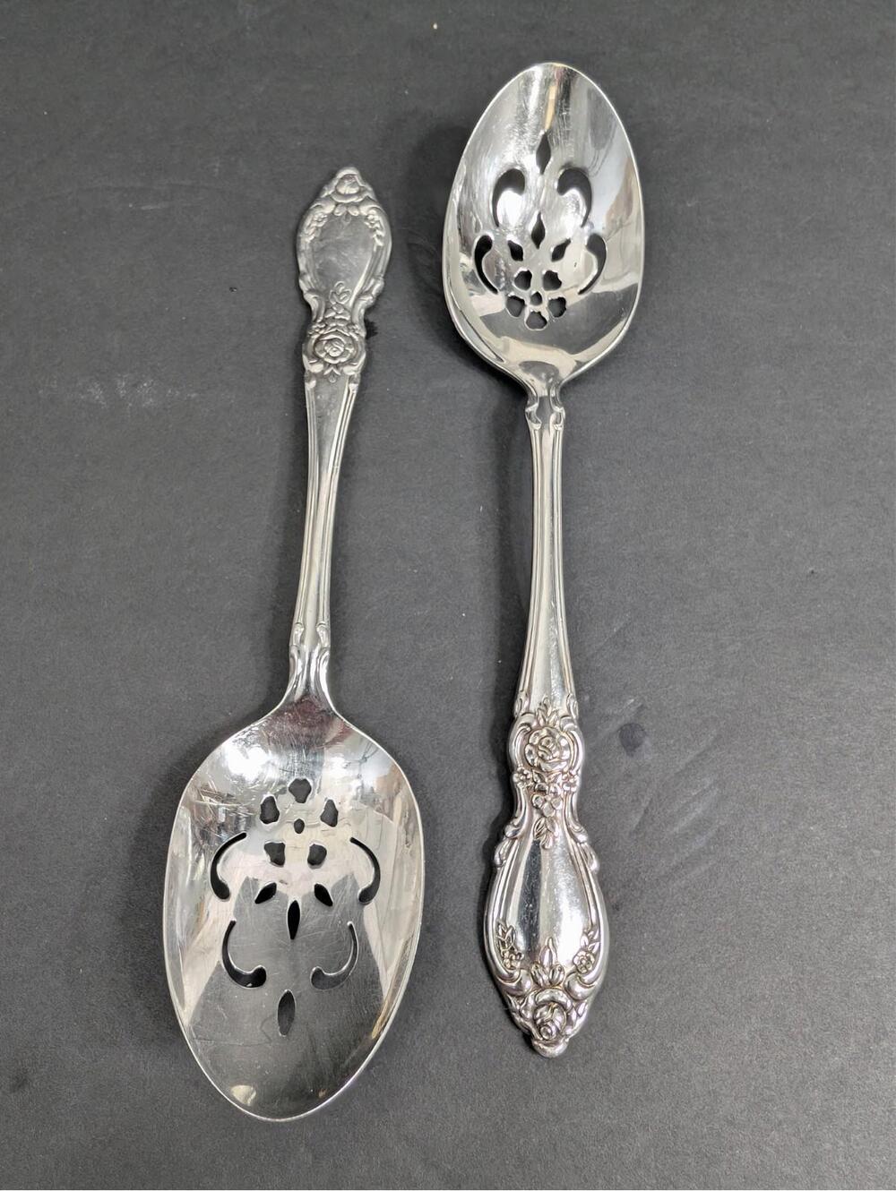 2 Oneida Louisiana Community Stainless Steel Pierced Serving Spoons 8.5